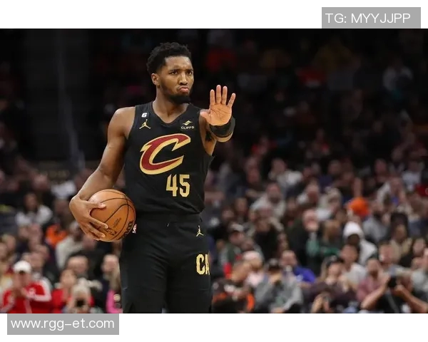 多诺万米切尔:从新秀到全明星的华丽蜕变与未来展望 多诺万米切尔:从新秀到全明星的华丽蜕变与未来展望