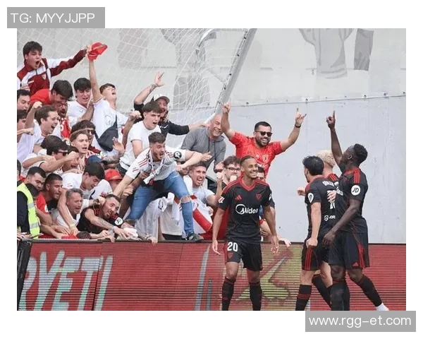 塞维利亚凭借点球胜出，暂时登顶西甲积分榜