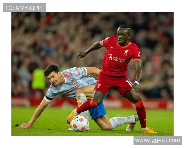 利物浦3-0战胜曼联，豪取英超七连胜，夺得榜首宝座