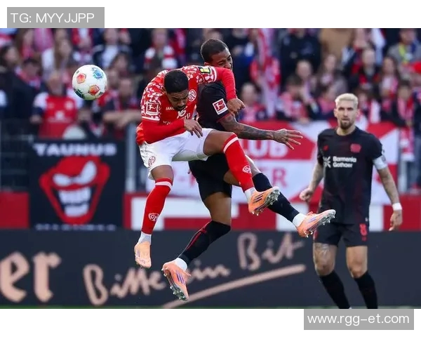 勒沃库森球员受伤退出比赛，影响德甲战局