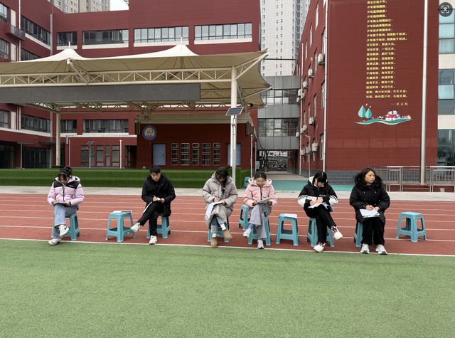 西安市浐灞十六小：体育与多学科碰撞一场别开生面的体育跨学pg模拟器网址科融合展示课(图6)